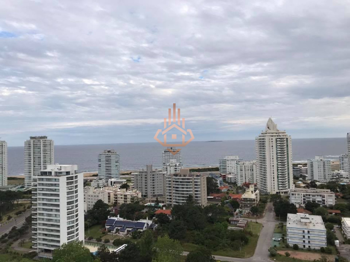 Vende apartamento de 2 dormitorios en Punta del Este con vista al mar - LUX21098796A