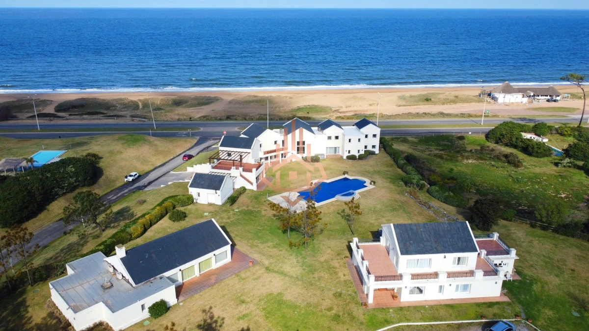 Espectacular Mansion frente al mar, Playa Mansa.