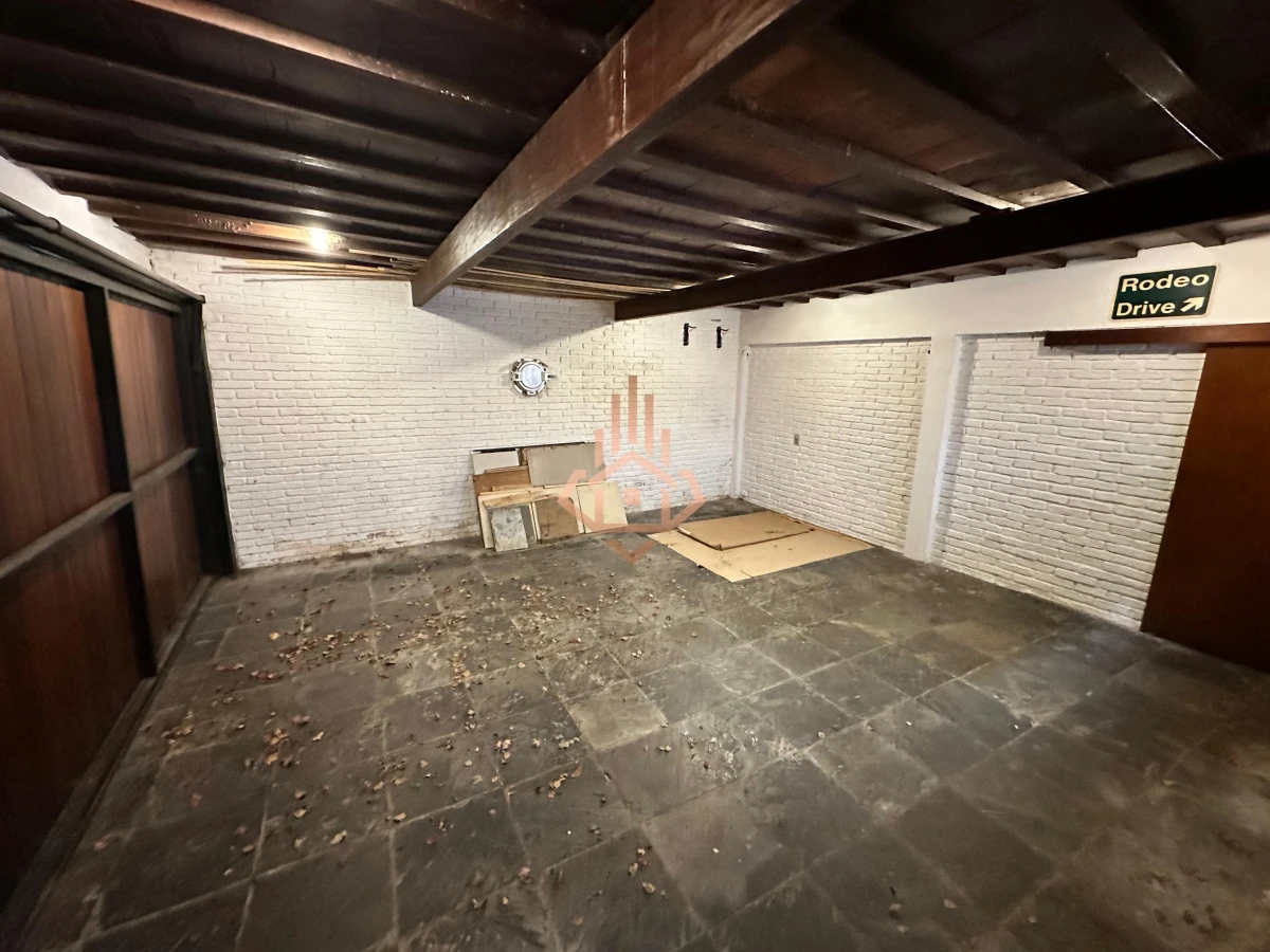 En venta casa en Barrio Golf, Punta del Este de 6 dormitorios.