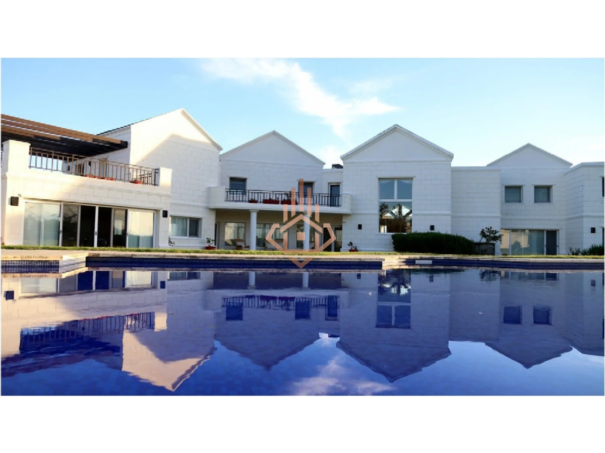 Espectacular Mansion frente al mar, Playa Mansa.