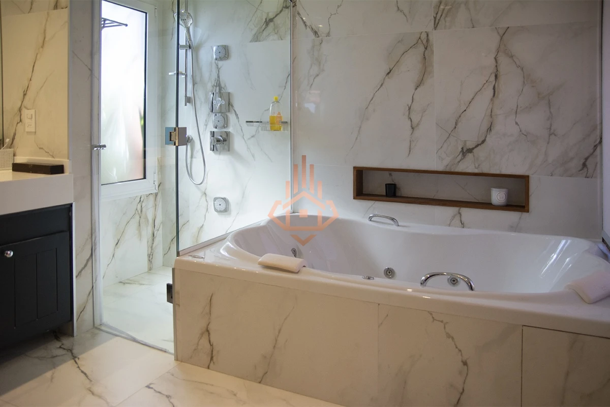 Magnífica Mansión Frente al Mar: Lujo y Vistas Inigualables.