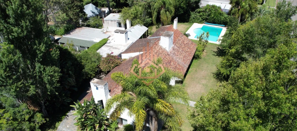 En venta casa en Barrio Golf, Punta del Este de 6 dormitorios.