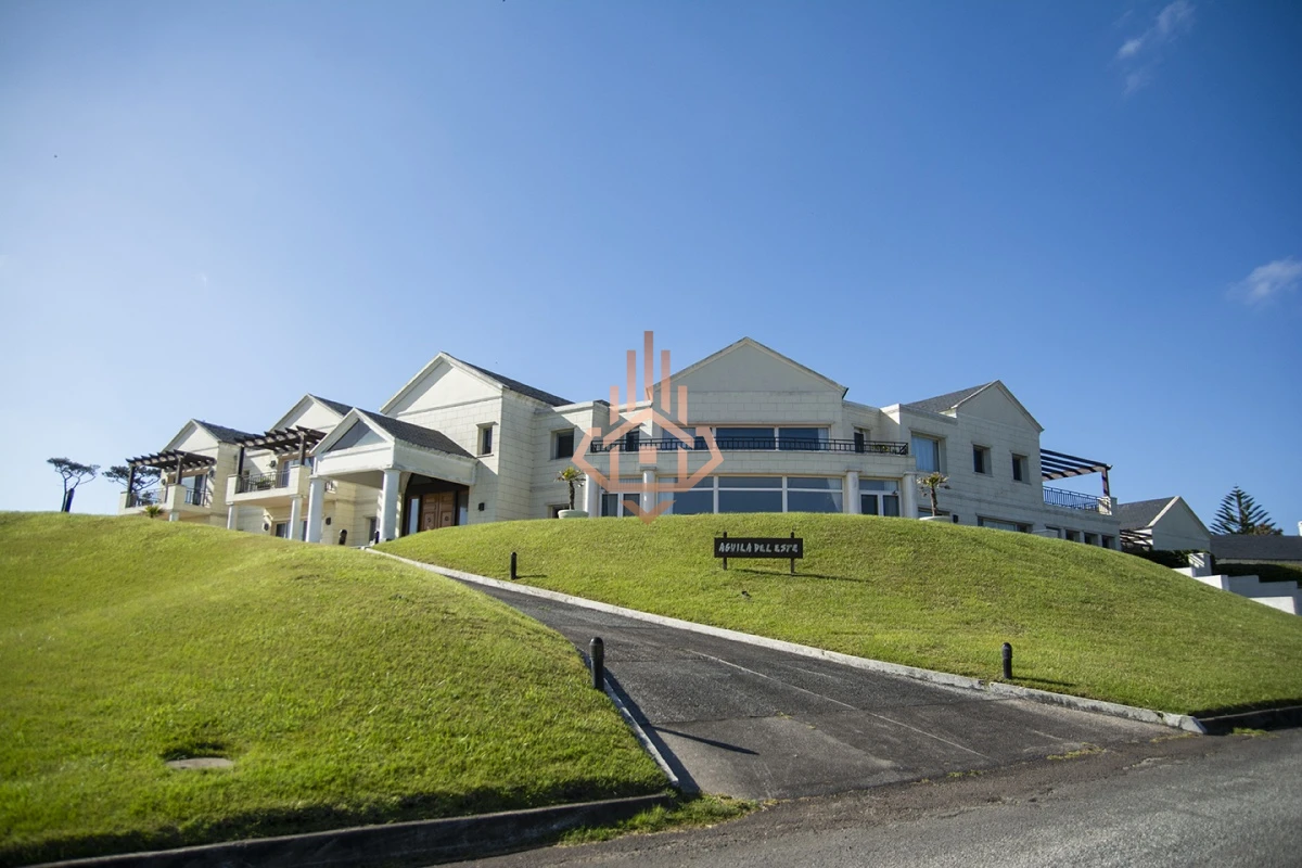 Espectacular Mansion frente al mar, Playa Mansa.
