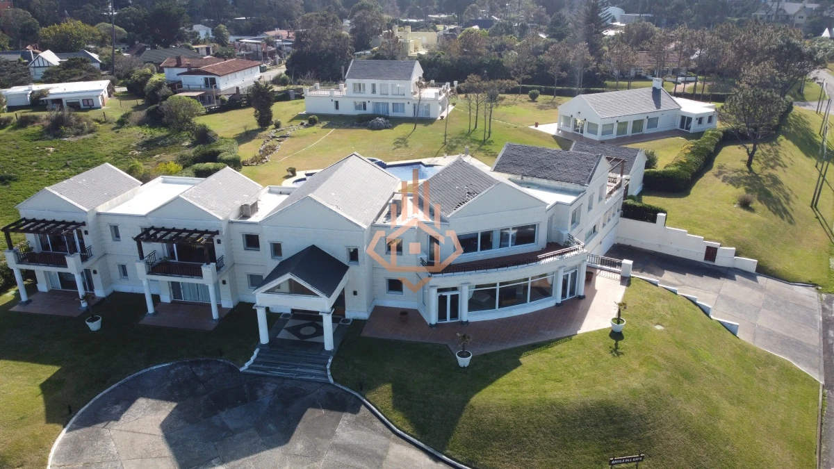 Espectacular Mansion frente al mar, Playa Mansa.