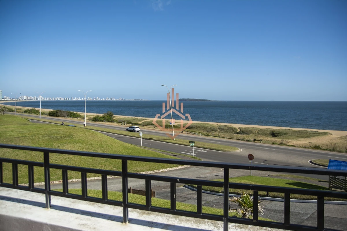 Espectacular Mansion frente al mar, Playa Mansa.