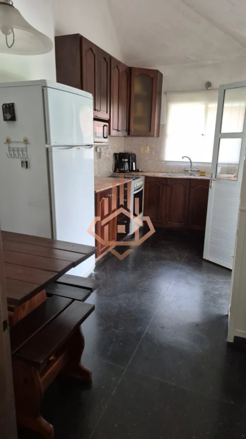 En venta casa de 5 dormitorios a metros del mar con parrillero y piscina en Punta del Este