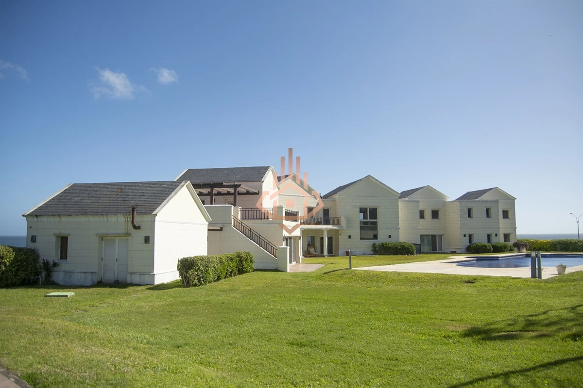 Espectacular Mansion frente al mar, Playa Mansa.