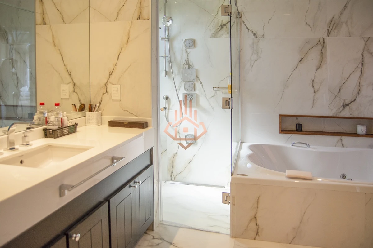 Magnífica Mansión Frente al Mar: Lujo y Vistas Inigualables.