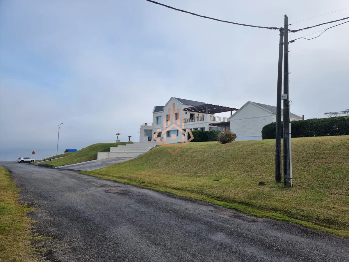 Espectacular Mansion frente al mar, Playa Mansa.