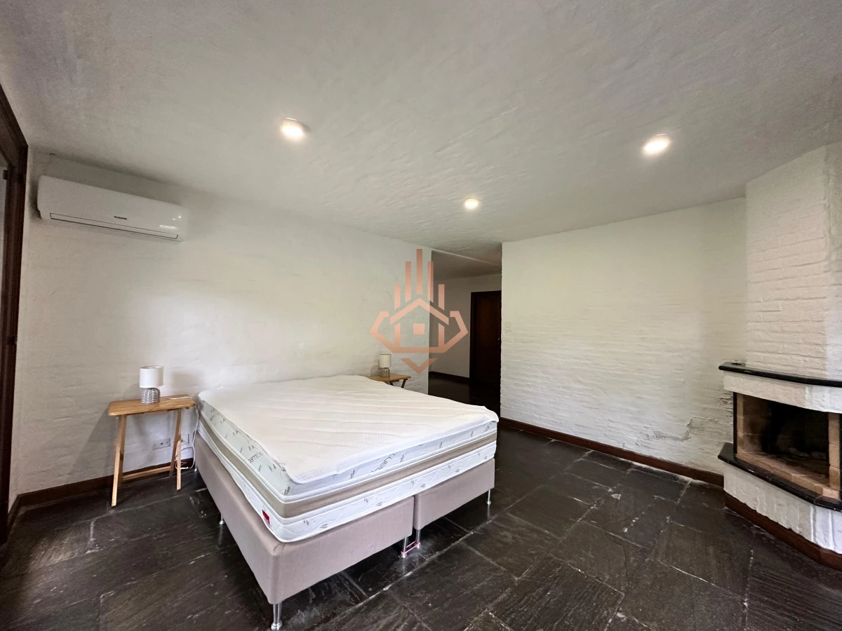 En venta casa en Barrio Golf, Punta del Este de 6 dormitorios.