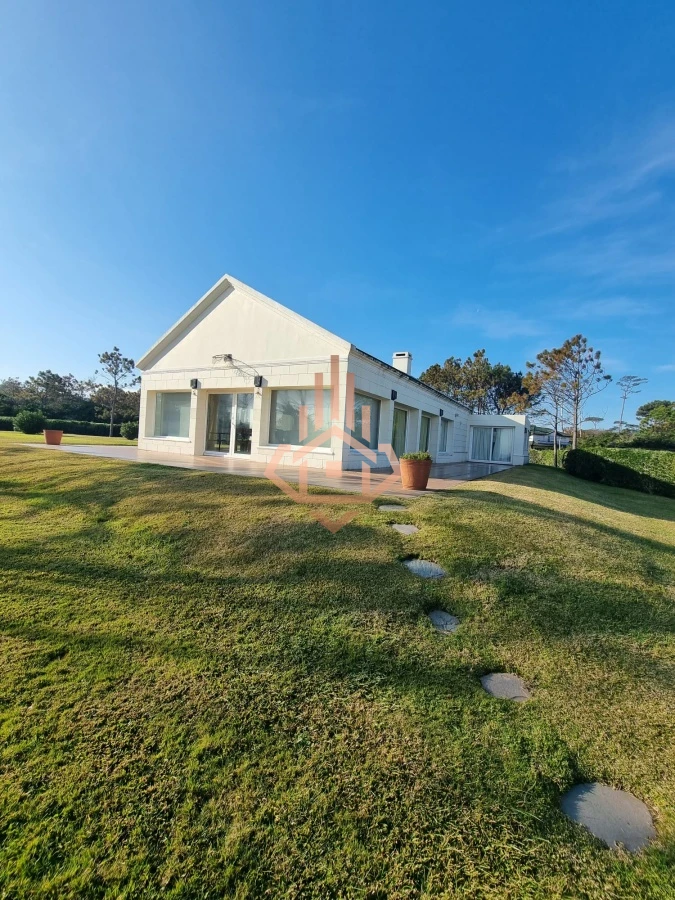 Espectacular Mansion frente al mar, Playa Mansa.