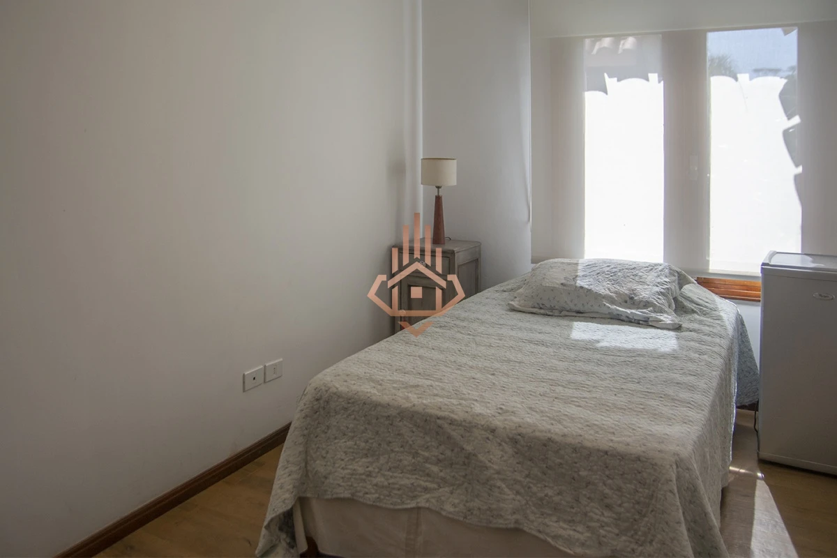 Magnífica Mansión Frente al Mar: Lujo y Vistas Inigualables.