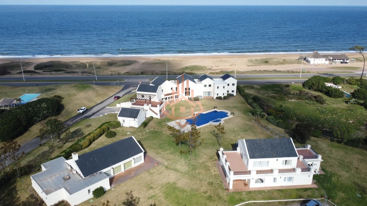 Espectacular Mansion frente al mar, Playa Mansa.