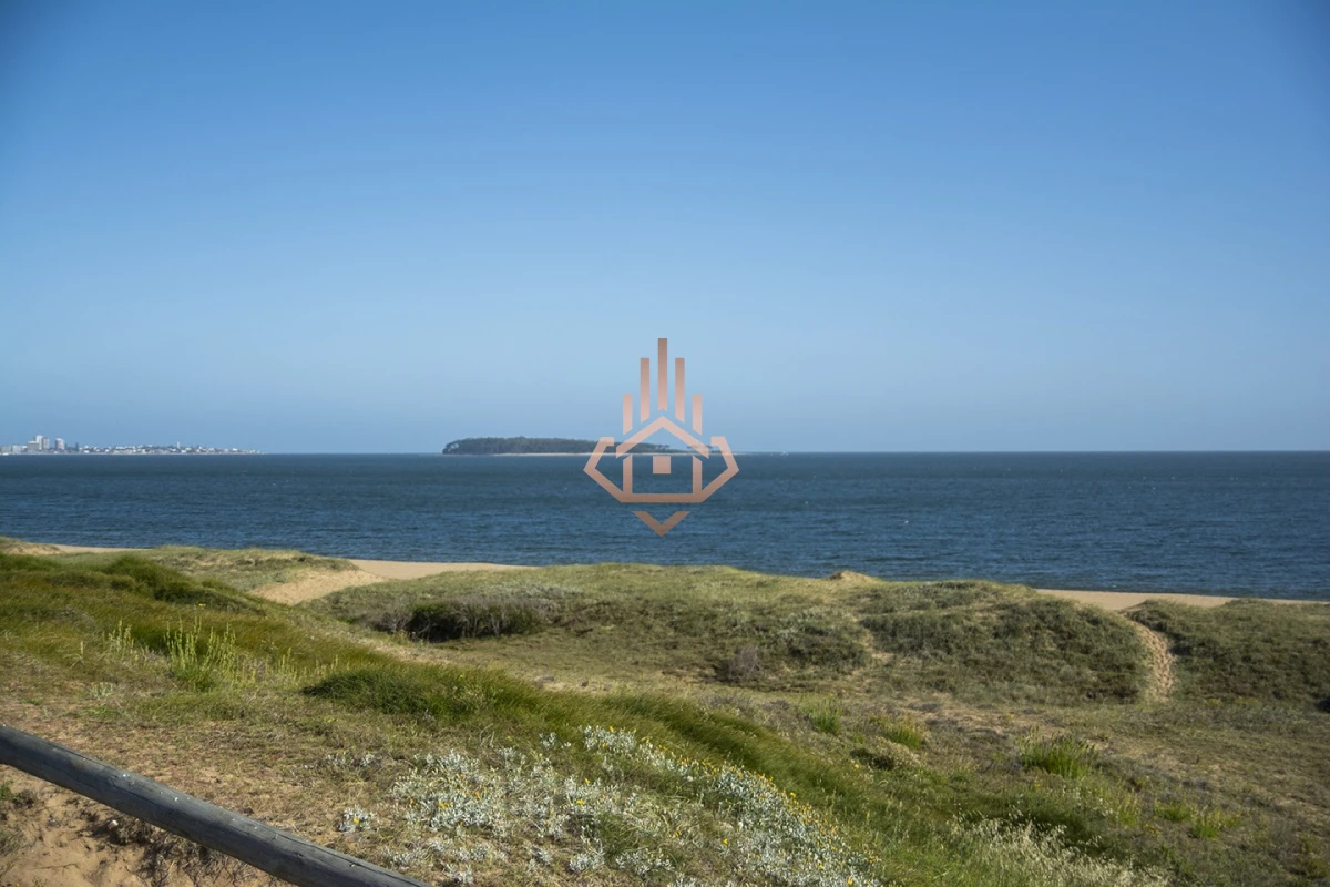 Espectacular Mansion frente al mar, Playa Mansa.