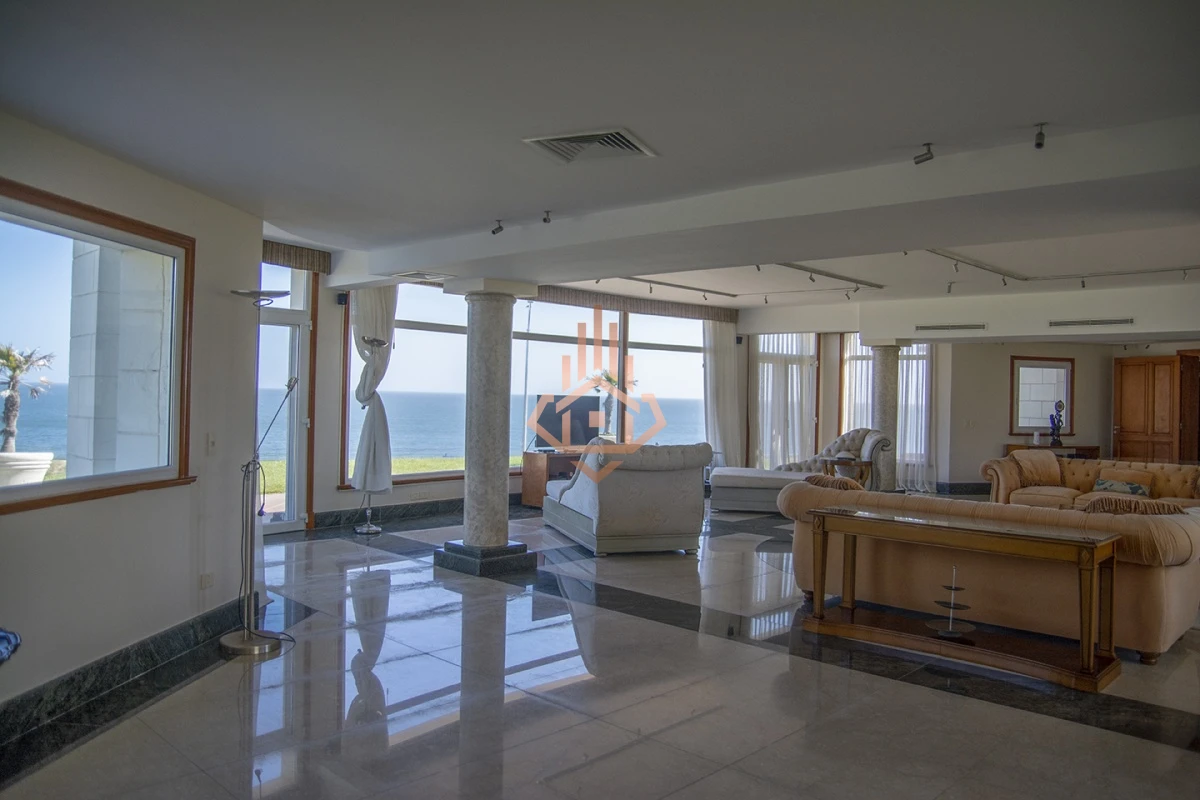 Espectacular Mansion frente al mar, Playa Mansa.