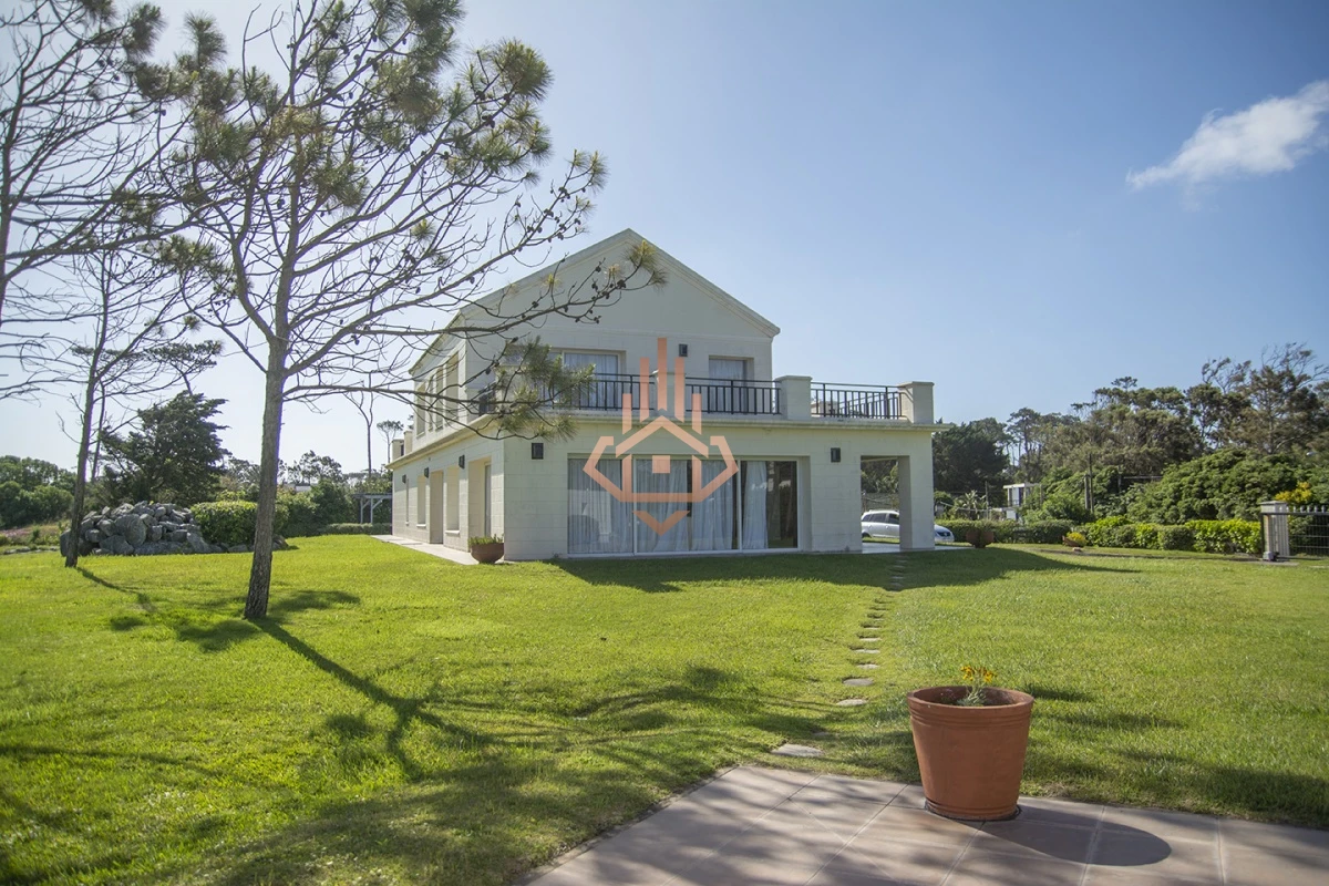 Espectacular Mansion frente al mar, Playa Mansa.