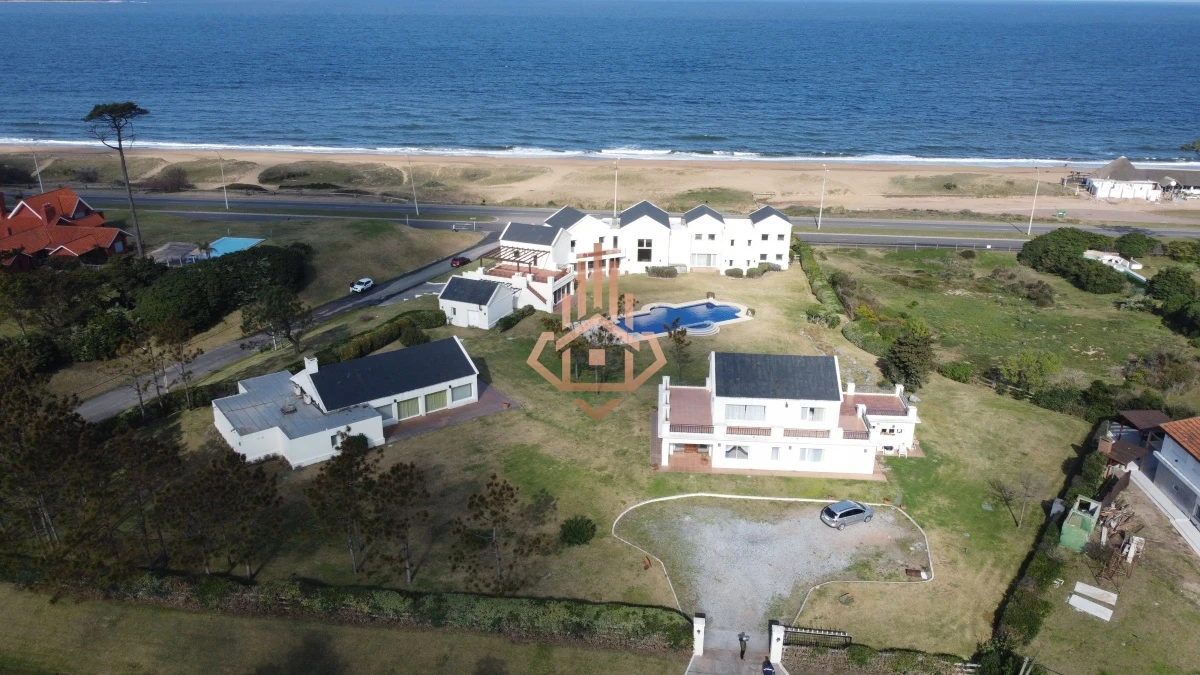 Espectacular Mansion frente al mar, Playa Mansa.