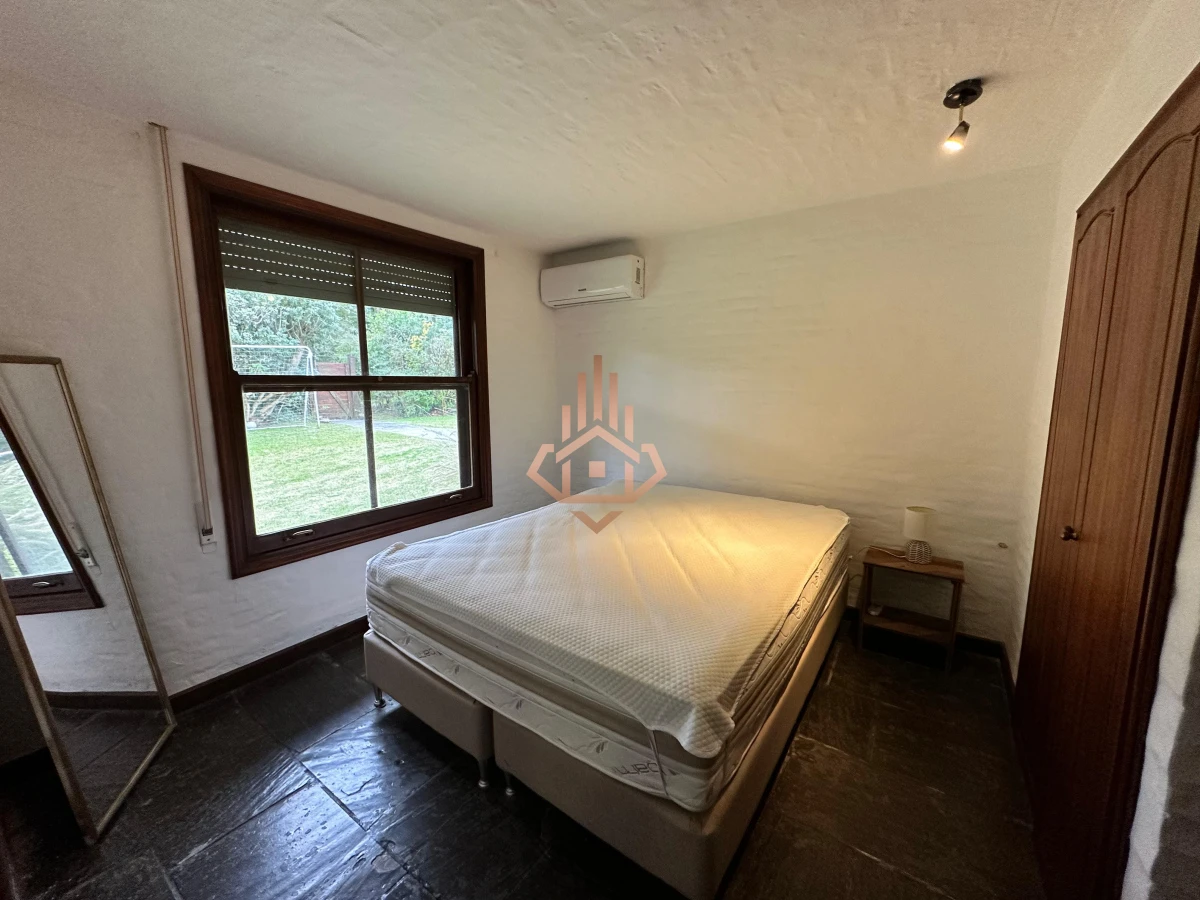 En venta casa en Barrio Golf, Punta del Este de 6 dormitorios.