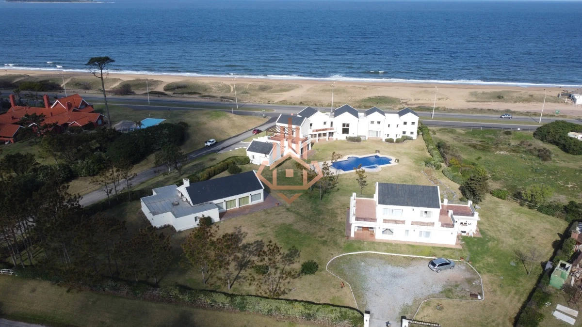 Espectacular Mansion frente al mar, Playa Mansa.