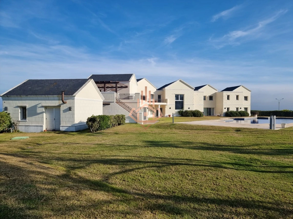 Espectacular Mansion frente al mar, Playa Mansa.