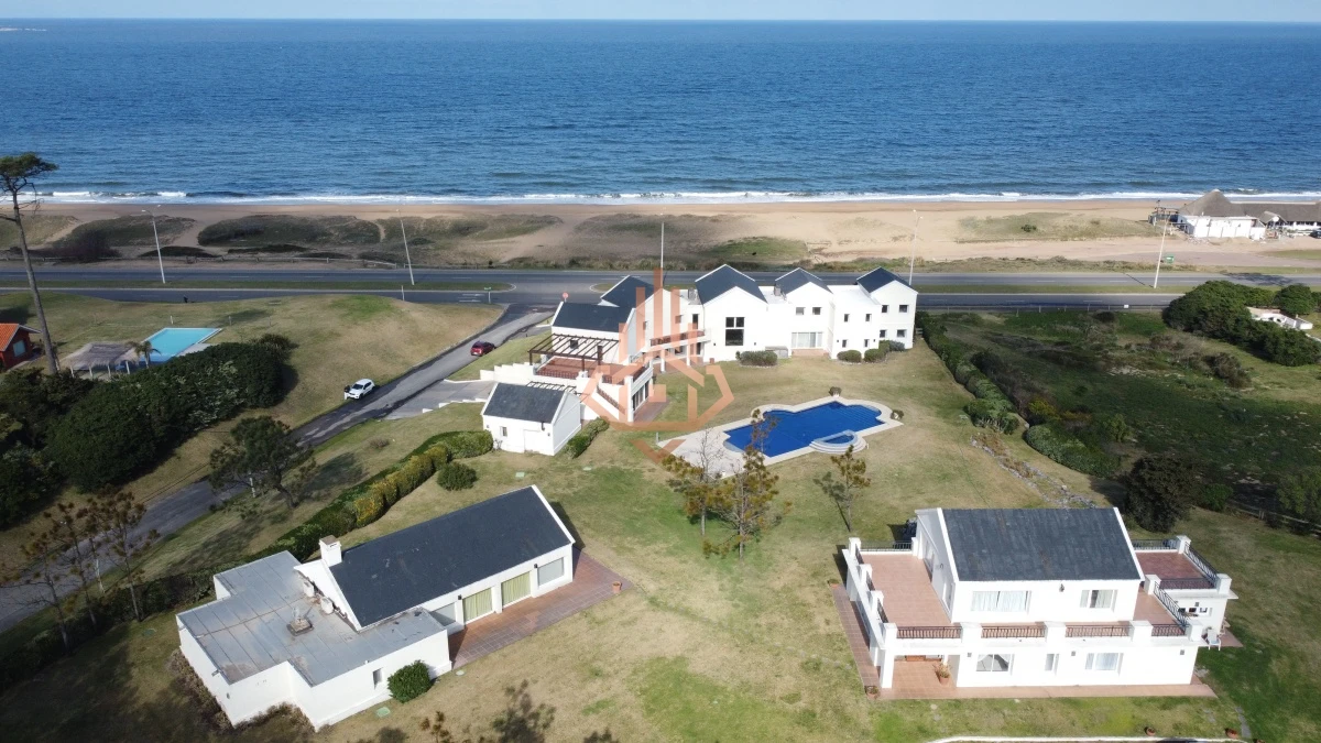 Espectacular Mansion frente al mar, Playa Mansa.