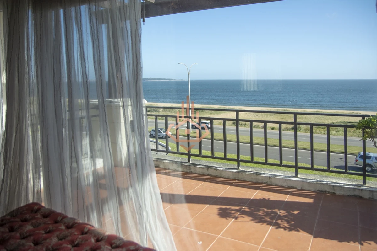 Espectacular Mansion frente al mar, Playa Mansa.