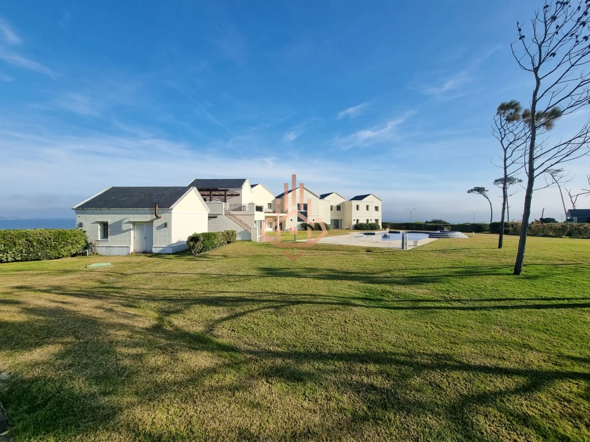 Espectacular Mansion frente al mar, Playa Mansa.