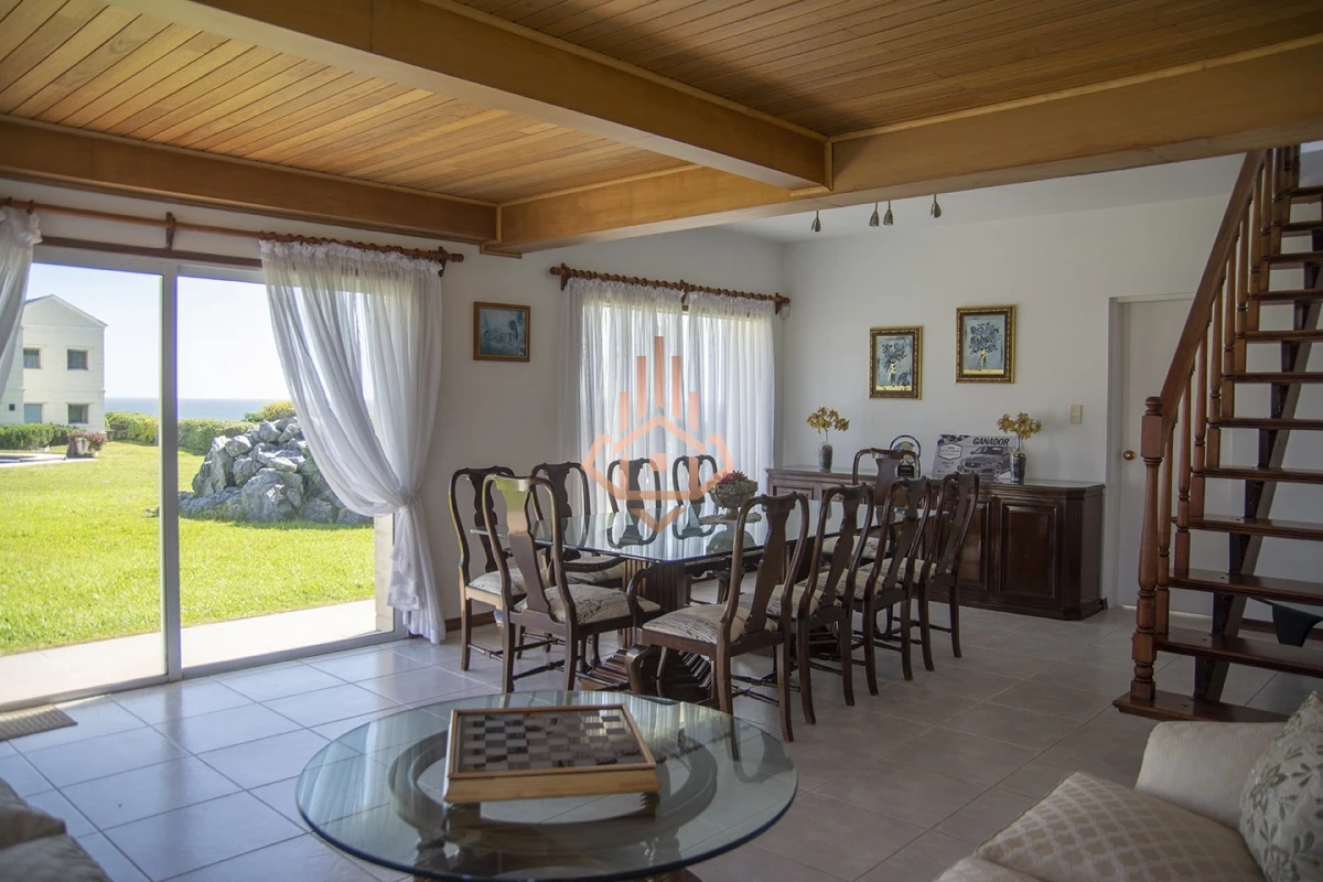 Espectacular Mansion frente al mar, Playa Mansa.