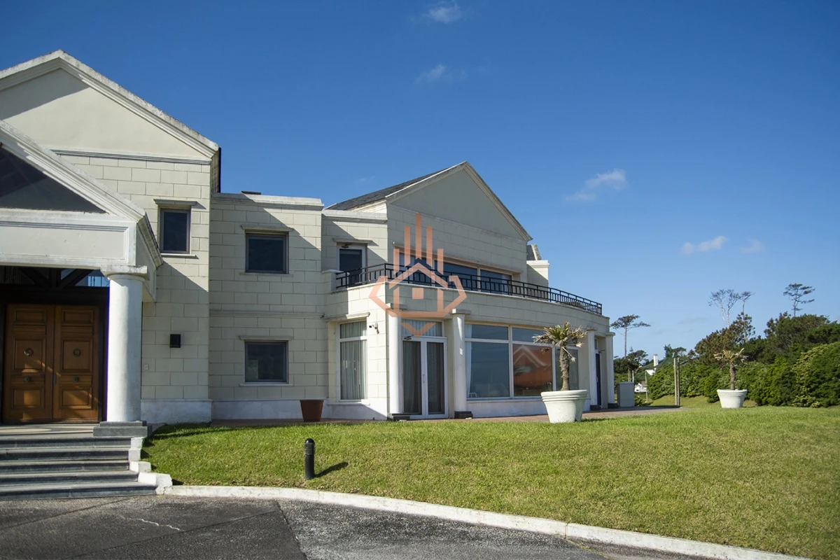 Espectacular Mansion frente al mar, Playa Mansa.