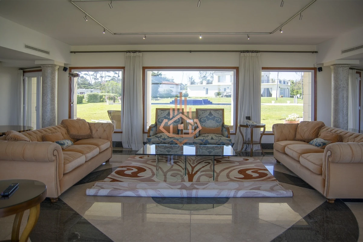 Espectacular Mansion frente al mar, Playa Mansa.