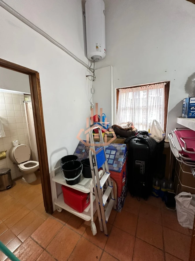 Vende casa de 4 dormitorios con piscina y gran parque en Golf, Punta del Este