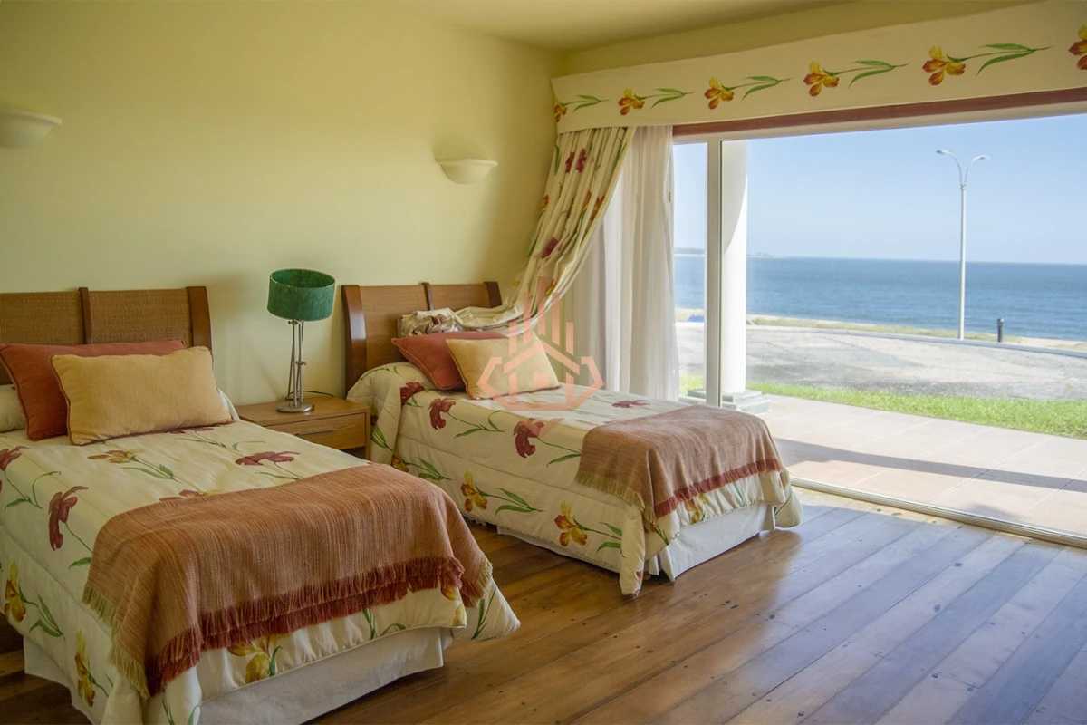 Espectacular Mansion frente al mar, Playa Mansa.