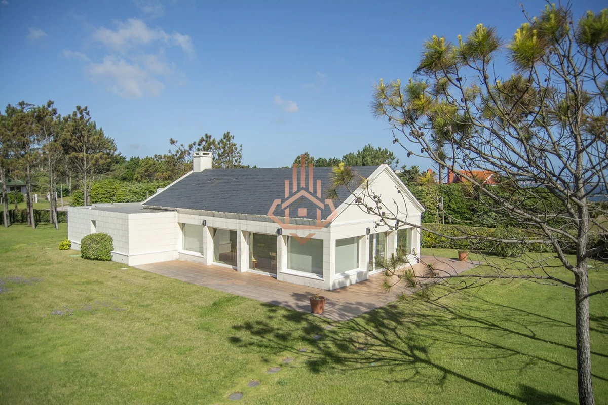 Espectacular Mansion frente al mar, Playa Mansa.