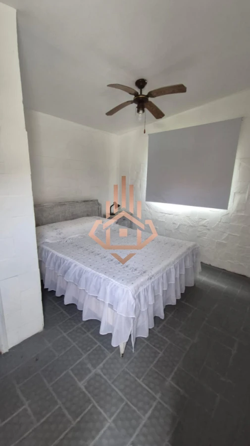 En venta casa de 5 dormitorios a metros del mar con parrillero y piscina en Punta del Este