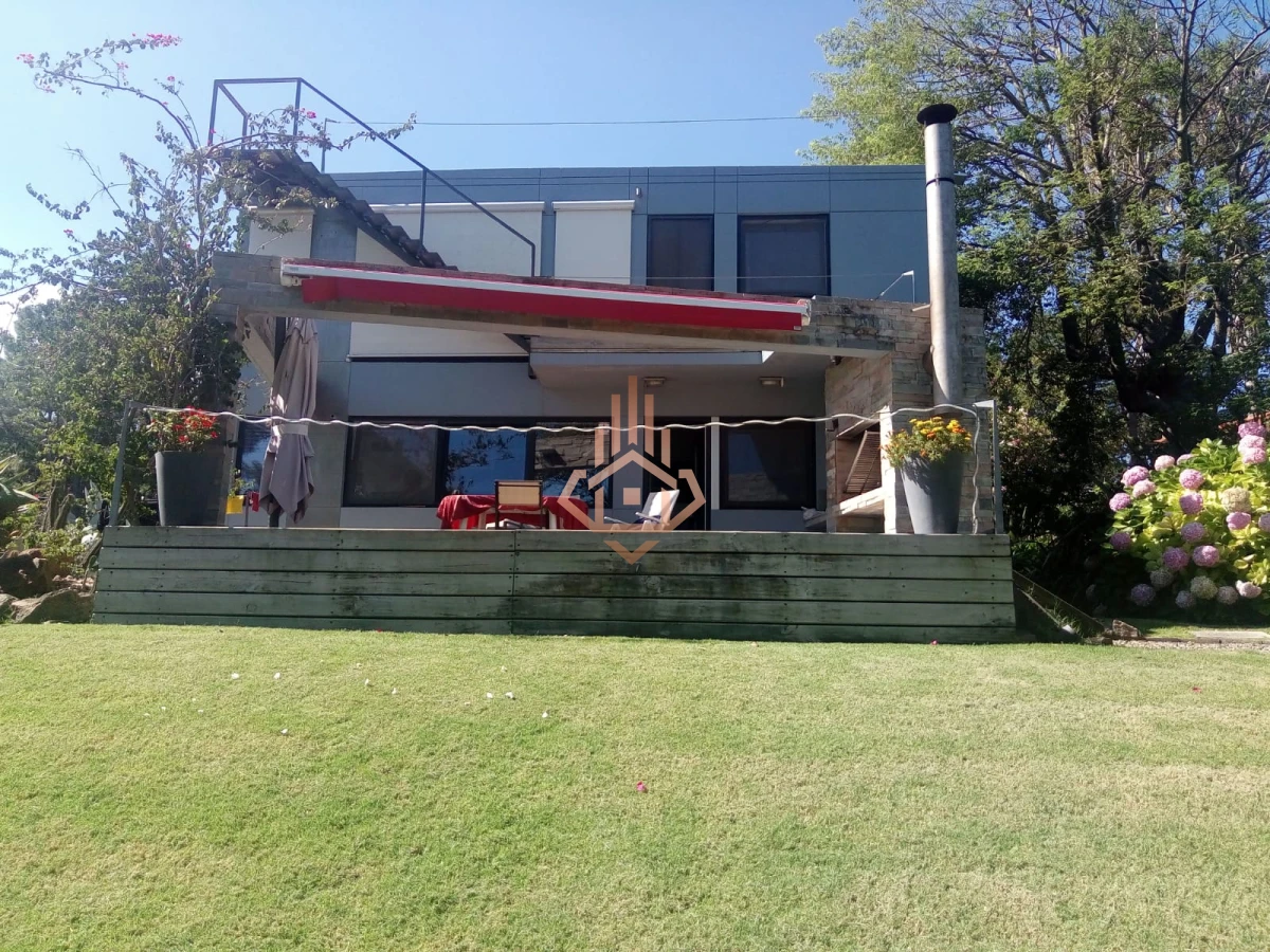 Hermosa casa en venta de 2 dormitorios.