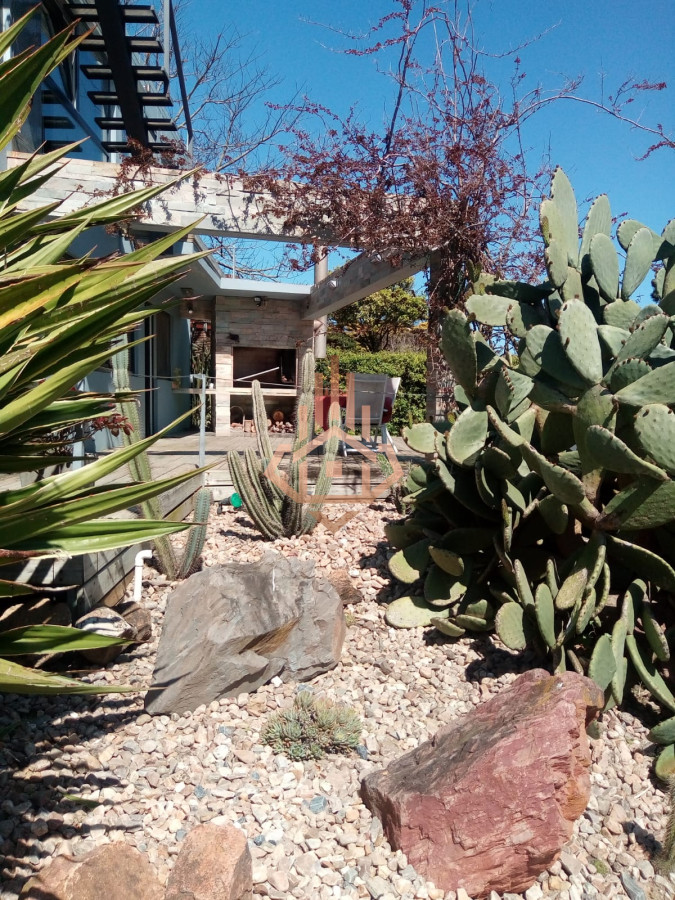 Hermosa casa en venta de 2 dormitorios.