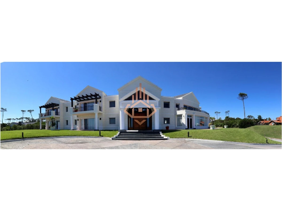 Espectacular Mansion frente al mar, Playa Mansa.