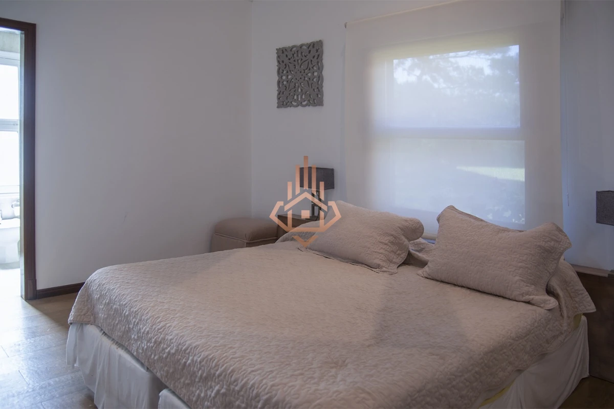 Magnífica Mansión Frente al Mar: Lujo y Vistas Inigualables.