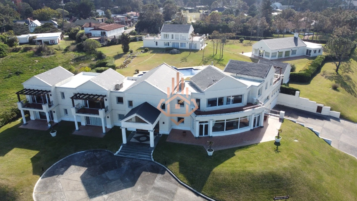 Espectacular Mansion frente al mar, Playa Mansa.