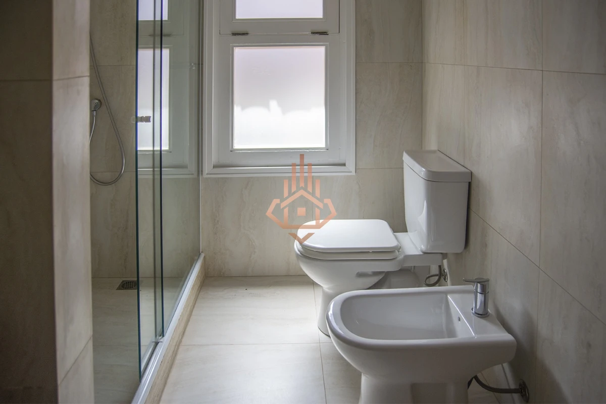 Magnífica Mansión Frente al Mar: Lujo y Vistas Inigualables.