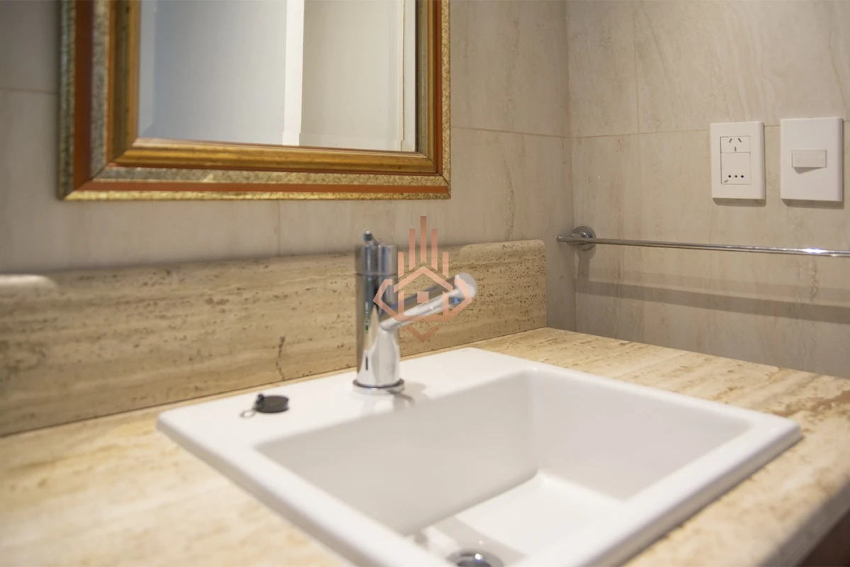 Magnífica Mansión Frente al Mar: Lujo y Vistas Inigualables.