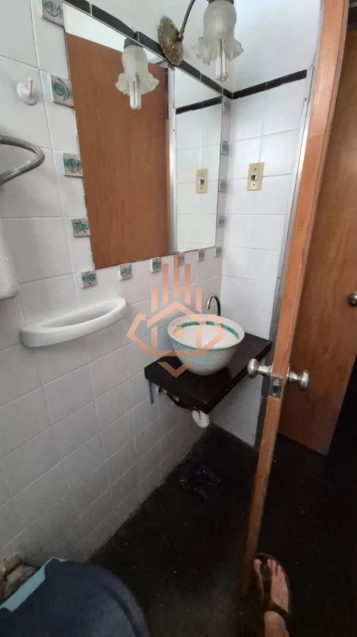 En venta casa de 5 dormitorios a metros del mar con parrillero y piscina en Punta del Este