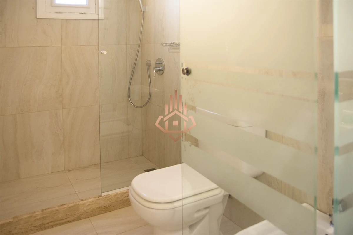 Magnífica Mansión Frente al Mar: Lujo y Vistas Inigualables.