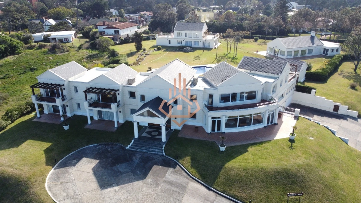 Espectacular Mansion frente al mar, Playa Mansa.