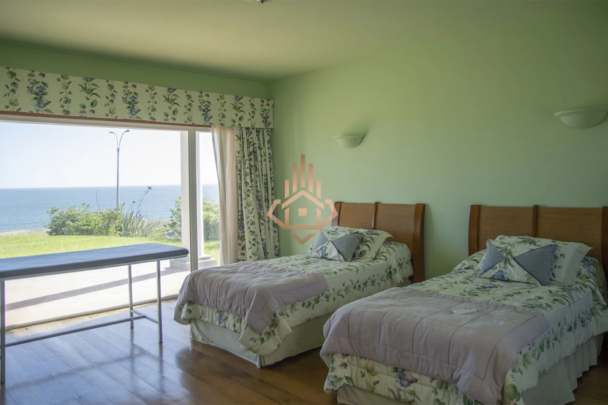 Espectacular Mansion frente al mar, Playa Mansa.