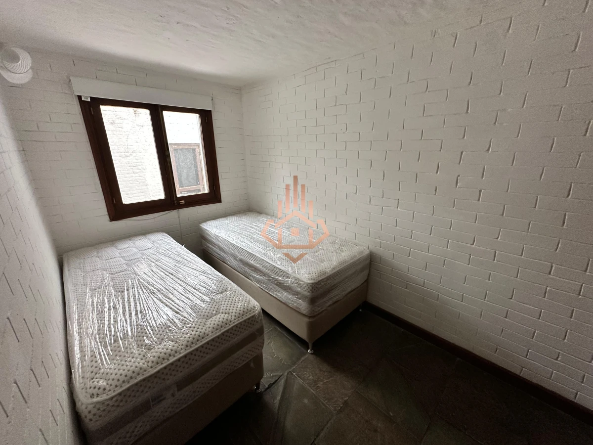 En venta casa en Barrio Golf, Punta del Este de 6 dormitorios.