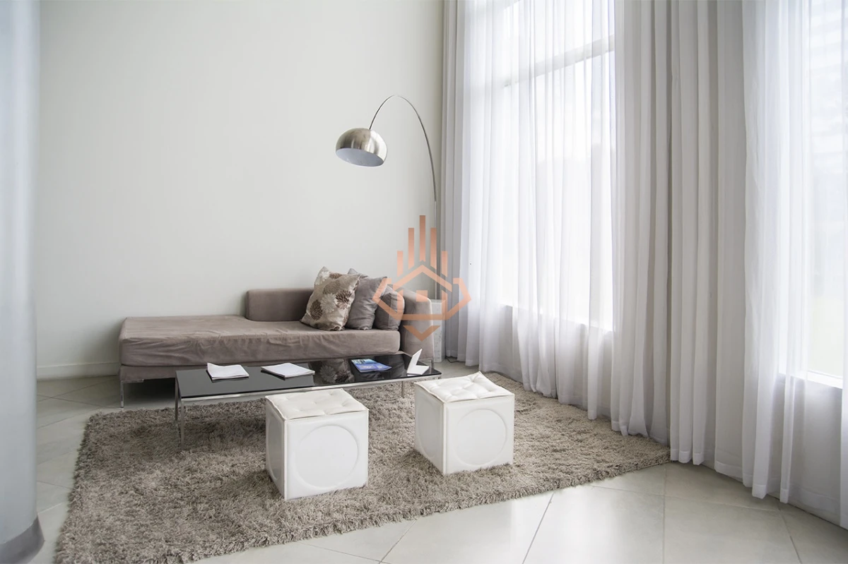 Vende apartamento de 2 dormitorios en Punta del Este con vista al mar