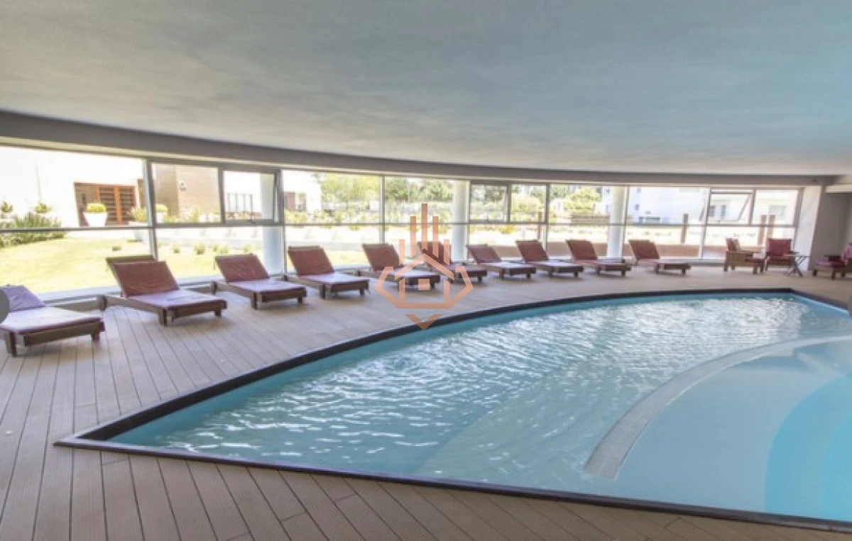 Hermoso apartamento en venta de 3 dormitorios y dependencia en Punta del Este.