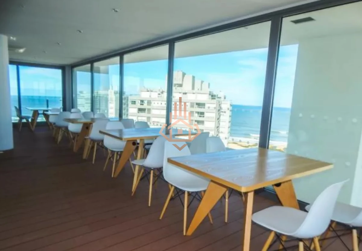 En excelente ubicacion a pasos de Playa Brava y Playa Mansa, Torre Onix