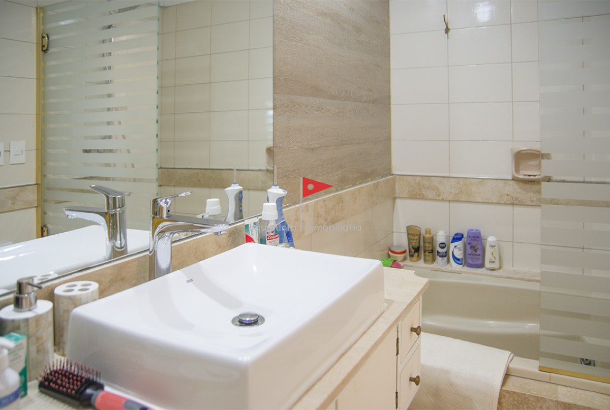 Apartamento ID.154 - Departamento en edificio Esturión, frente al mar, 3 dormitorios en venta